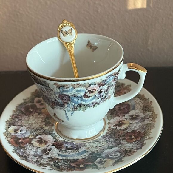 Bradford Exchange Lena Liu greetings teacup,spoon and saucer set for 2 - Picture 11 of 15